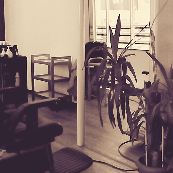 内観。お客様により快適なサービスを提供できるよう、店内を一部リニューアルしました。